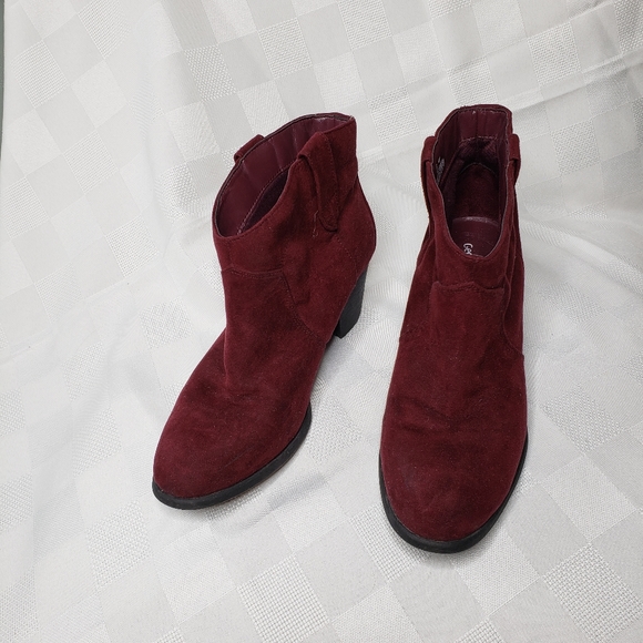 Burgundy fake suede booties Size 8 - Picture 2 of 4